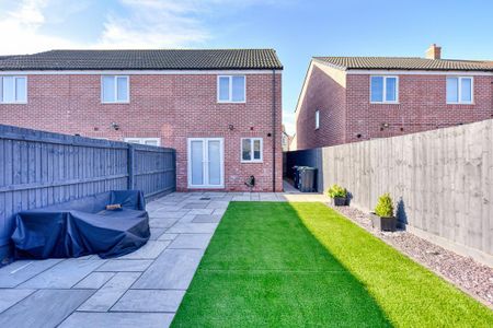 2 bedroom end of terrace house to rent - Photo 5