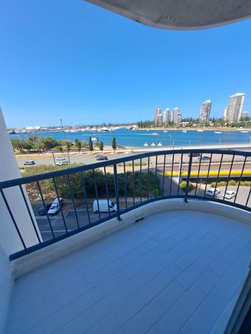 Modern studio apartment on the Southport Broadwater! - Photo 2