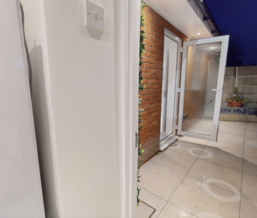 Studio to rent - Photo 6