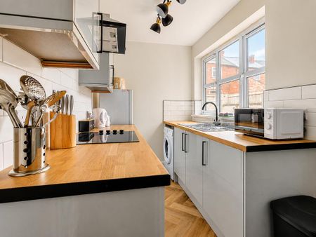 4 bedroom terraced house to rent - Photo 5