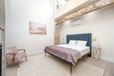 Luxurious & Grand 4 Bedroom Apartment on Auburn Street! - Photo 4