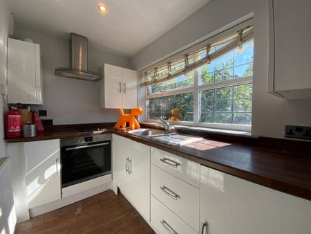 2 bedroom detached bungalow to rent - Photo 2