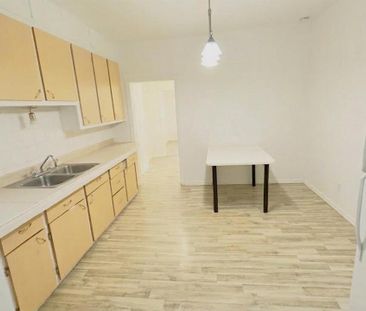 Immeuble - 826-836 Short/901-909 Courcelette Grand 5 1/2 à Louer - Photo 2