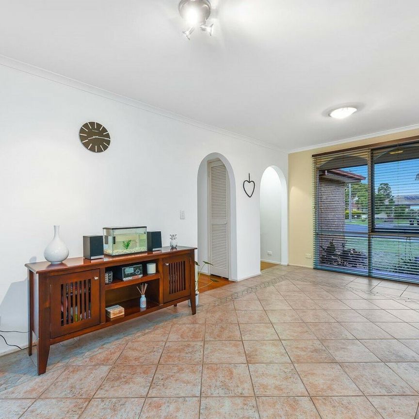 Comfortable Family Living in a Quiet Court Setting - Photo 1