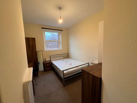 East Parade, Heworth - P2115 - Photo 3