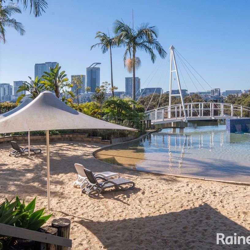 Light-Filled Furnished Two Bedroom Apartment with Exclusive Waterfront Amenities - Photo 1