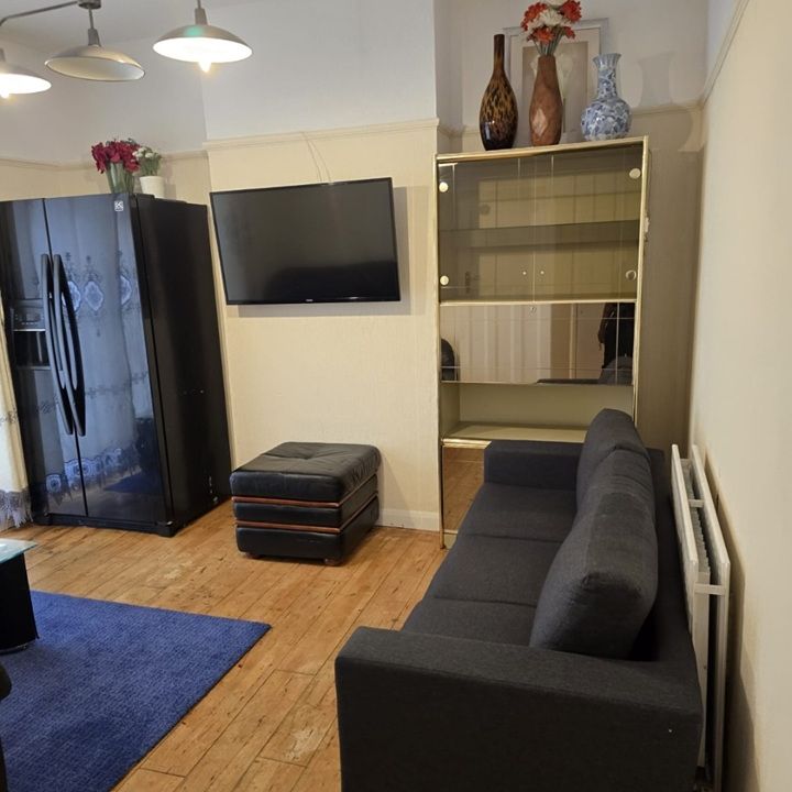 Room in a Shared House, Fieldend Road, SW16 - Photo 1