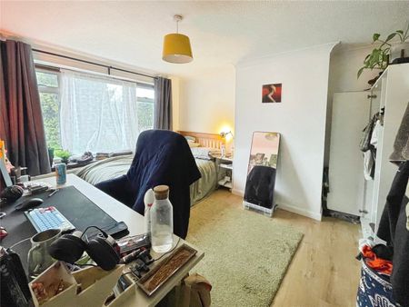 Nobles Way, Egham, Surrey, TW20 9RJ - Photo 4