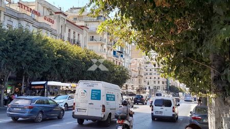 ΣΗΜΕΙΟ ΜΕ ΠΟΛΥ ΜΕΓΑΛΗ ΔΙΕΛΕΥΣΗ ΠΕΖΩΝ - Photo 2