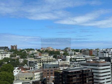 Furnished Studio Apartment - Regis Tower - Photo 4