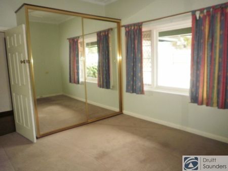 Character Home - Photo 4