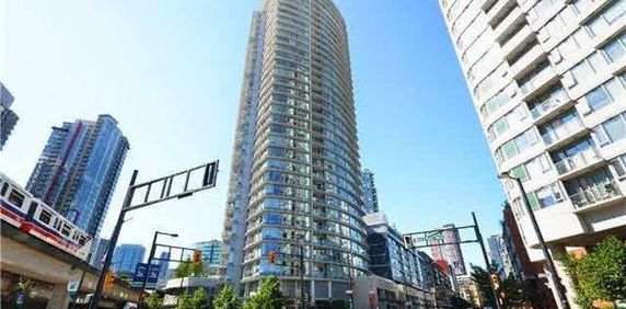 1-Bed 1-Bath Unit Large Den and View of Science World - Photo 2