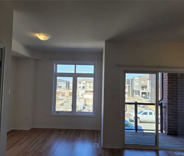 For Lease - 117 Bravo Lane, Newmarket, Ontario - Photo 2