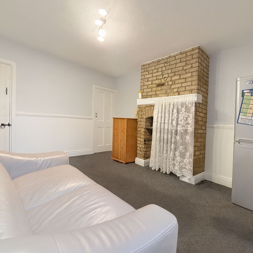 3 Bedroom House To Let - HP12 - Photo 1