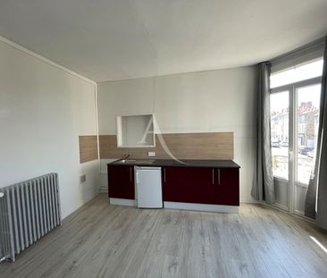 Location Appartement 1 pièce 29m² FONTENAY LE COMTE 85200 - Photo 3