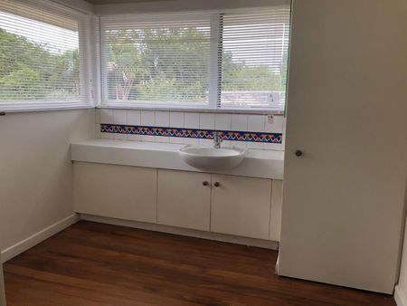 Spacious one bed unit - Photo 4