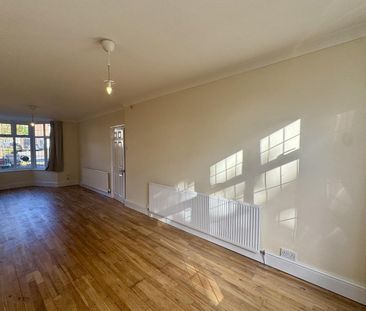 Spies Lane, Halesowen, West Midlands - Photo 2