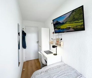 Calle de Ayllón, Madrid, Community of Madrid 28024 - Foto 4