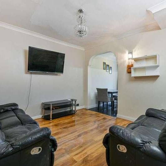 New Heston Road, Heston, TW5 - Photo 1