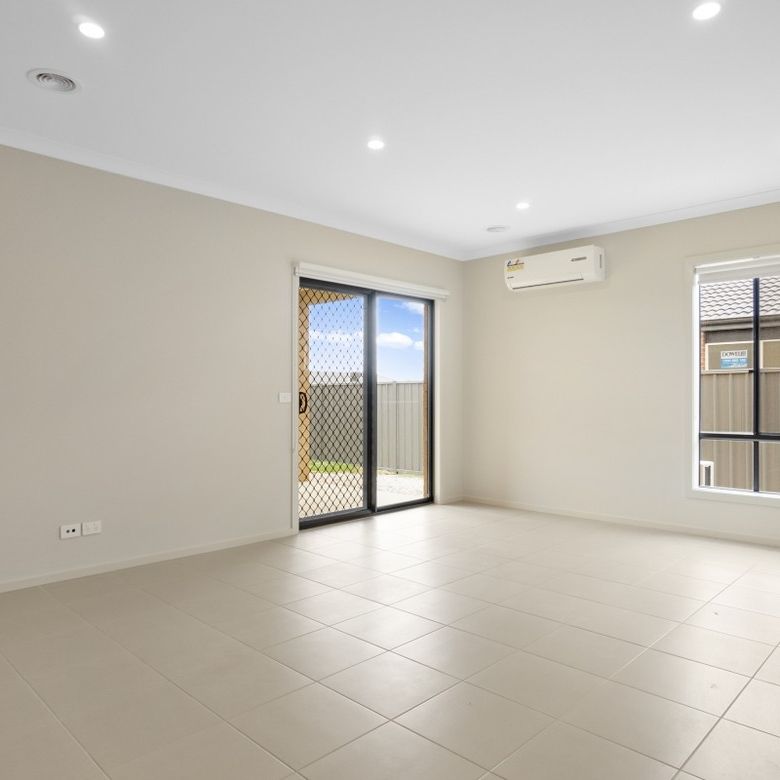 Live in Style & Comfort - Cornerstone Estate! - Photo 1