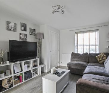 2 bedroom semi-detached house to rent - Photo 3
