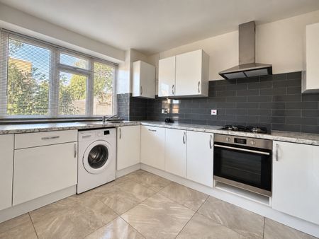 2 Bed Flat, Coram House, W4 - Photo 5