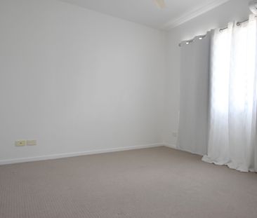 SUPERIOR & STYLISH EXECUTIVE HOME WITH IMPRESSIVE EXTRAS - Photo 4