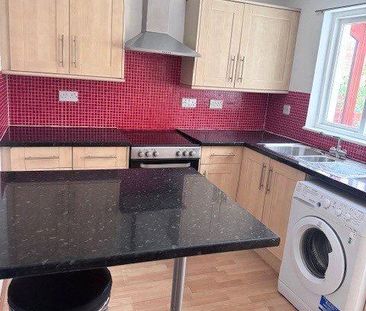 2 bedroom semi-detached house to rent - Photo 5