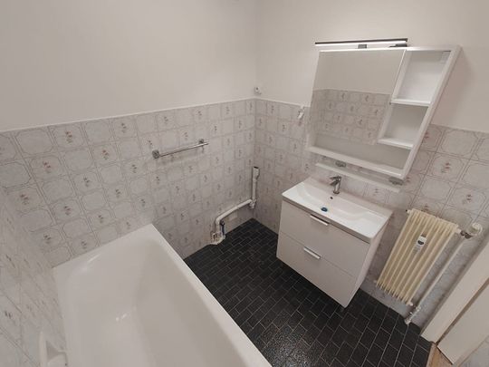 Location Appartement 1 pièce 24m² AIX EN PROVENCE 90ème - Photo 1