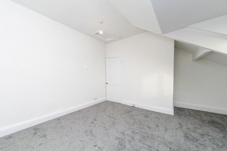 CARDIGAN AVENUE MORLEY LEEDS LS27 0DP - Photo 4