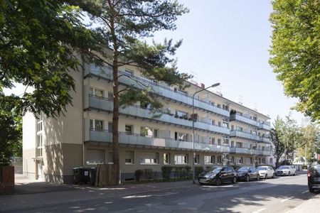 Top Lage ! 2022 Sanierte/Renovierte 1-Zimmer Wohnung mit Balkon in Stadtlage - Photo 3