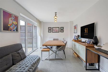 5 bedroom detached house to rent - Photo 3