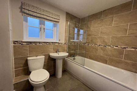 4 bedroom detached house to rent - Photo 5