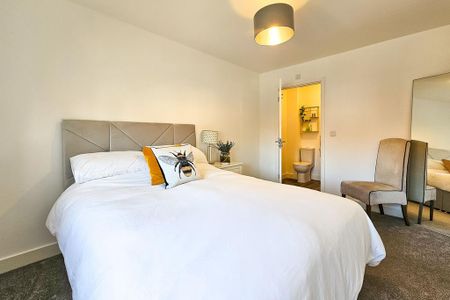 5 bedroom detached house to rent - Photo 4