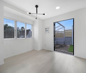 Stylish Parnell Townhouse in Double Grammar Zone – Prime Location! - Photo 2