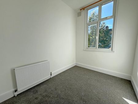 3 bedroom flat to rent - Photo 3