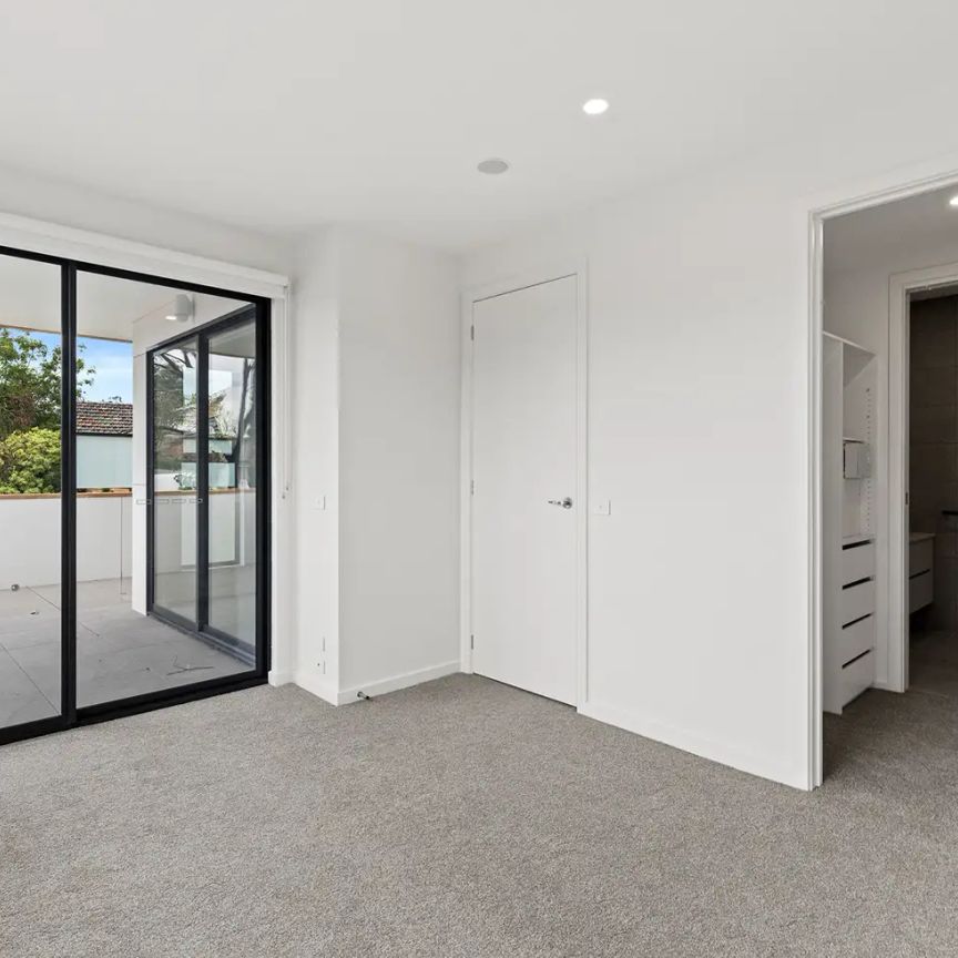 “Brand-New Luxury Townhouse!” - Photo 1