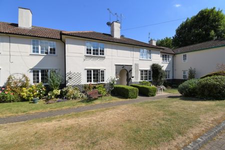 2 bedroom Apartment - GUESSENS COURT, WELWYN GARDEN CITY. - Photo 2