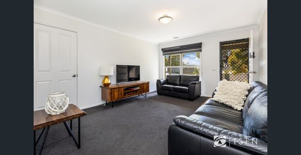 FULLY FURNISHED HOME MIDDLE OF BENDIGO - CONTACT AGENT FOR AVAILABILITY - Photo 1