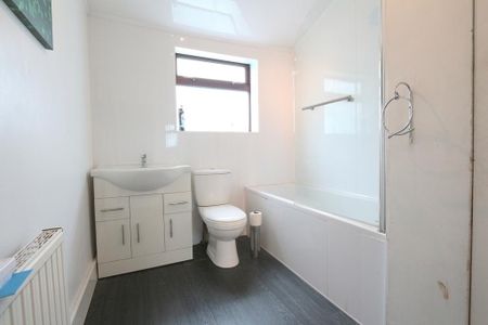 3 bedroom terraced house to rent - Photo 5