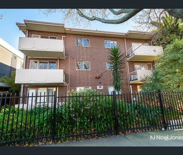 8/10 Dickens St , ELWOOD - Photo 1