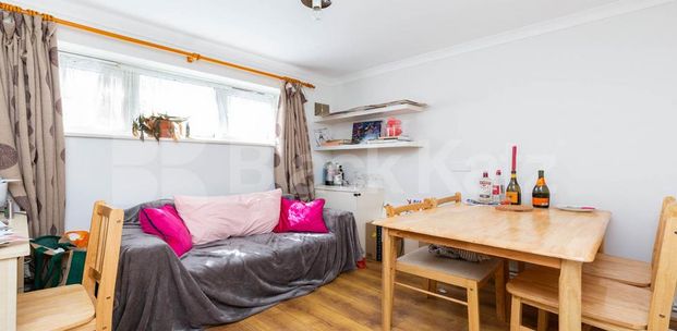 2 Bedroom, 1 bath, 1 reception Flat - Photo 1