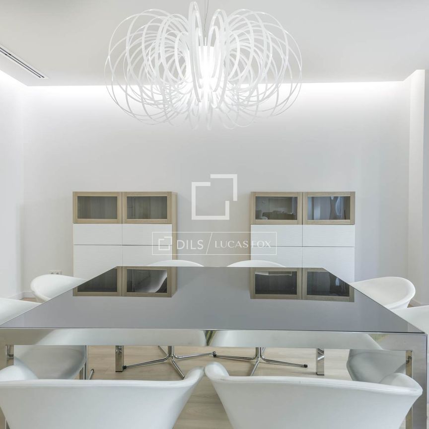 321 m² apartment with a luxury renovation, for rent close to Colón, Valencia - Foto 1