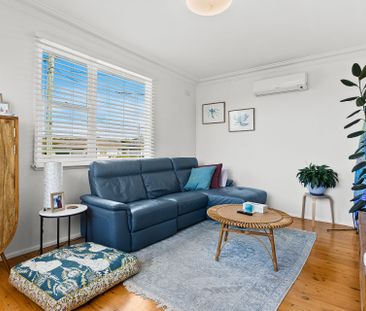 Gorgeous 3 Bedroom Cottage with Single Garage - Photo 1