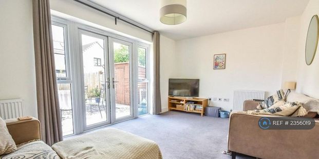 3 bedroom semi-detached house to rent - Photo 1