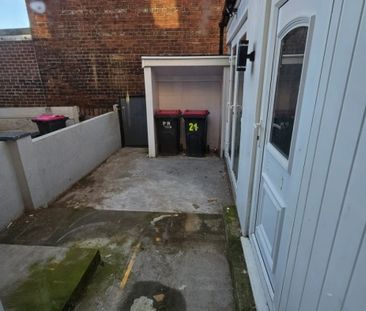 2 bed Terraced - To Let - Photo 6