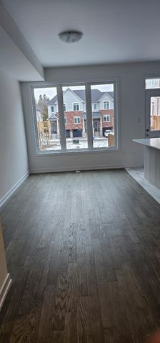 For Lease - 27 Lyall Stokes Circle, East Gwillimbury, Ontario - Photo 3