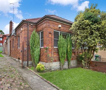 SPACIOUS SEMI WITH HUGE YARD - Photo 6