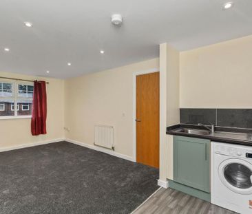 2 bedroom flat to rent - Photo 2