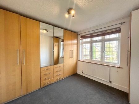 Beechfield Gardens, Romford. RM7 0EJ, Property for rent - Photo 2